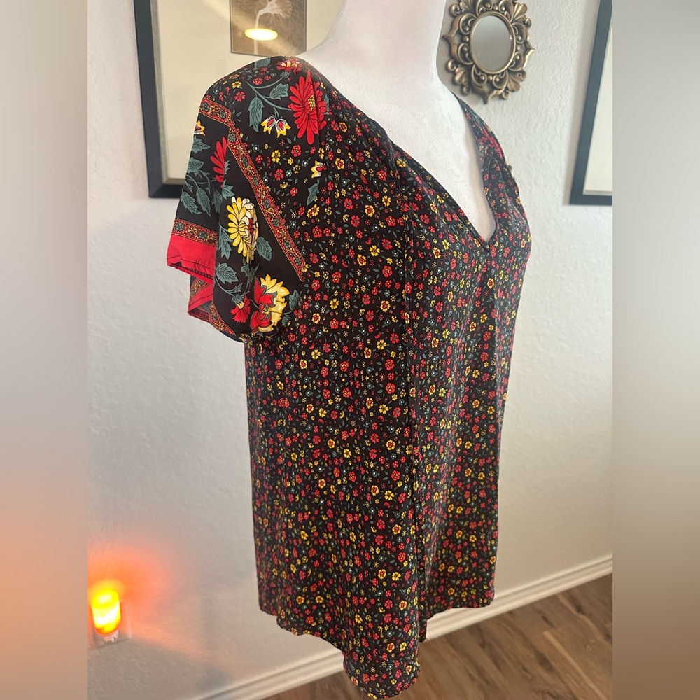Bohemian Floral Top ✨🖤✨